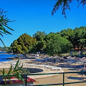 Gasthuis Complex With Pool, Višnjan